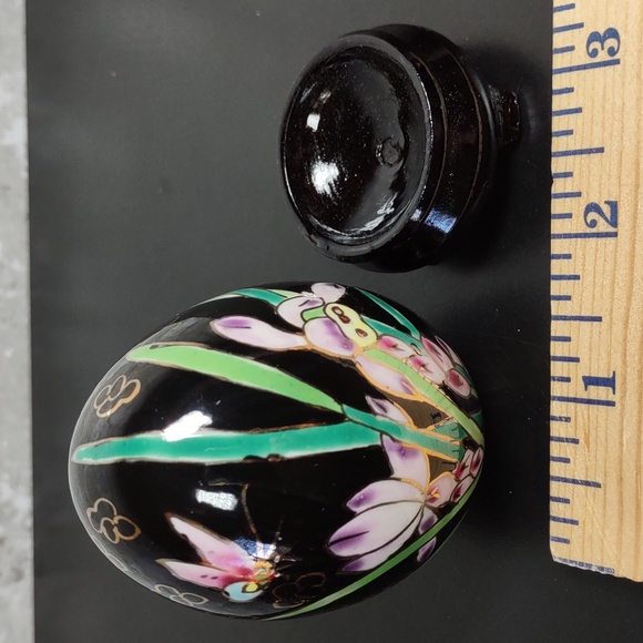 Set of 4 Hand Painted Porcelain Eggs - Picture 14 of 14